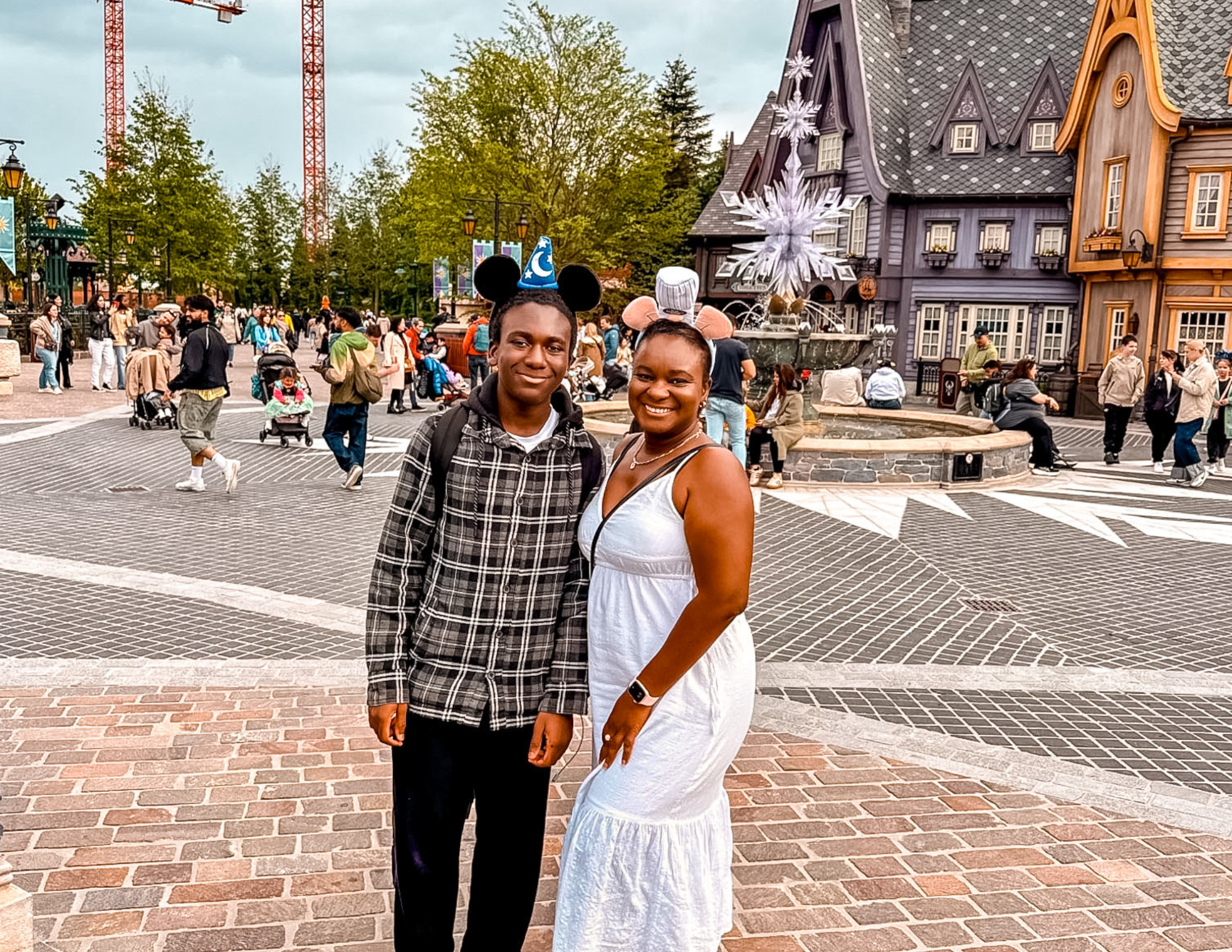 Disneyland Paris Guide (12).png